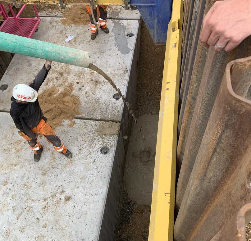 Im Übergangsbereich zum nächsten Baufeld wurde der Rohrgraben mit Flüssigboden verfüllt. | Foto: WVER Im Übergangsbereich zum nächsten Baufeld wurde der Rohrgraben mit Flüssigboden verfüllt. | Foto: WVER