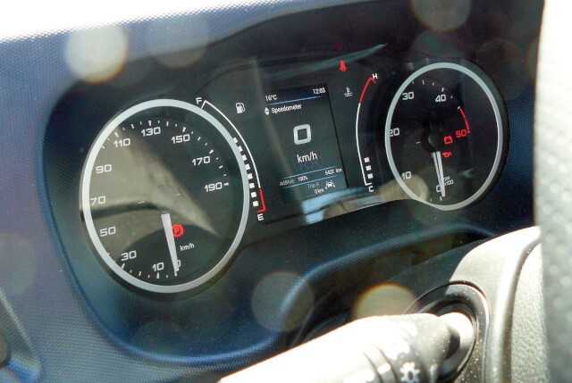 Neue übersichtliche Instrumente und ein hochauflösendes Display informieren den Fahrer. | Foto: Iveco Neue übersichtliche Instrumente und ein hochauflösendes Display informieren den Fahrer. | Foto: Iveco