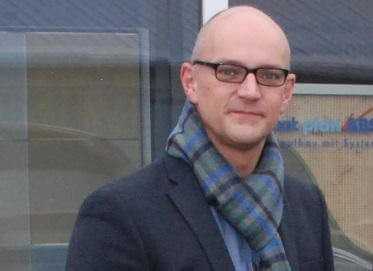 „Wir sprechen von der Hochzeit zwischen Glas und Mörtel. Herausgekommen ist dabei eine ganz neue Baustoff-Generation.“ Reinhard Tyrok, Marketingleiter bei Maxit | Foto: B_I MEDIEN „Wir sprechen von der Hochzeit zwischen Glas und Mörtel. Herausgekommen ist dabei eine ganz neue Baustoff-Generation.“ Reinhard Tyrok, Marketingleiter bei Maxit | Foto: B_I MEDIEN