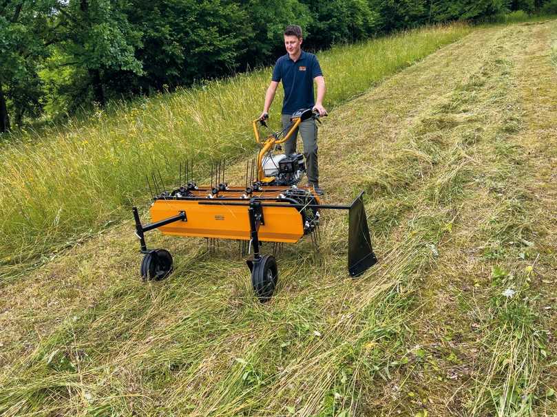 Der Anbau-Bandrechen von AS-Motor eignet sich zum Wenden oder Schwaden. | Foto: AS-Motor Der Anbau-Bandrechen von AS-Motor eignet sich zum Wenden oder Schwaden. | Foto: AS-Motor