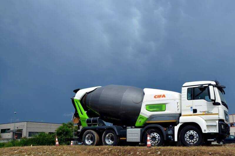Der Plug-In-Hybrid-Mischer „Energya“ in italienischem Design. Der Plug-In-Hybrid-Mischer „Energya“ in italienischem Design.