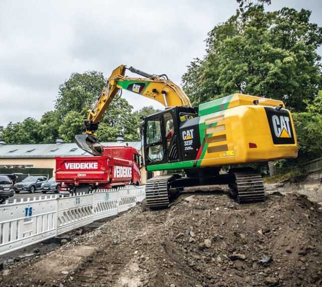 Die mutmaßlich größte batteriebetriebene Baumaschine auf der bauma in München, der Caterpillar-Bagger 323F ZLine, hat logischerweise den größten Akku: 296 kWh Strom sollen für mindestens fünf Stunden Arbeit ausreichen. | Foto: Zeppelin Die mutmaßlich größte batteriebetriebene Baumaschine auf der bauma in München, der Caterpillar-Bagger 323F ZLine, hat logischerweise den größten Akku: 296 kWh Strom sollen für mindestens fünf Stunden Arbeit ausreichen. | Foto: Zeppelin