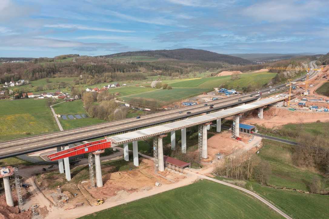 Brückenbau im Taktschiebeverfahren: Schalungsexpertise für die Thalaubachtalbrücke Brückenbau im Taktschiebeverfahren: Schalungsexpertise für die Thalaubachtalbrücke