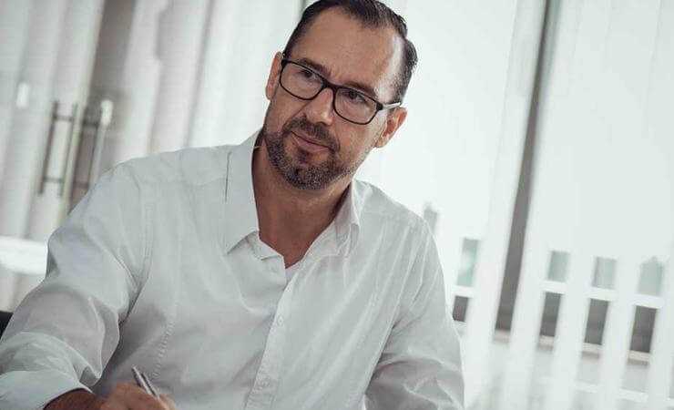 Will in den nächsten fünf Jahren durch den Einsatz von CLS-Strukturgebern im Stahlbetonbau 1.000.000 Tonnen CO2 einsparen: Dr. Karsten Pfeffer, Geschäftsführer der Heinze Cobiax Deutschland GmbH Will in den nächsten fünf Jahren durch den Einsatz von CLS-Strukturgebern im Stahlbetonbau 1.000.000 Tonnen CO2 einsparen: Dr. Karsten Pfeffer, Geschäftsführer der Heinze Cobiax Deutschland GmbH