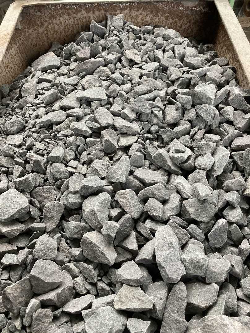 Basalt wird gebrochen, gereinigt, anschließend geschmolzen und dann zu Fasern verarbeitet. | Foto: Hauraton Basalt wird gebrochen, gereinigt, anschließend geschmolzen und dann zu Fasern verarbeitet. | Foto: Hauraton