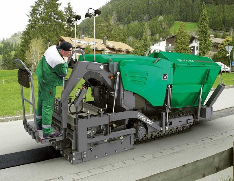 Dank kompakter Abmessungen, variabler Einbaubreite und großem Leistungsvermögen eignet sich der Super 700i besonders für den Bau von Rad- und Fußgängerwegen. | Foto: Wirtgen Group Dank kompakter Abmessungen, variabler Einbaubreite und großem Leistungsvermögen eignet sich der Super 700i besonders für den Bau von Rad- und Fußgängerwegen. | Foto: Wirtgen Group