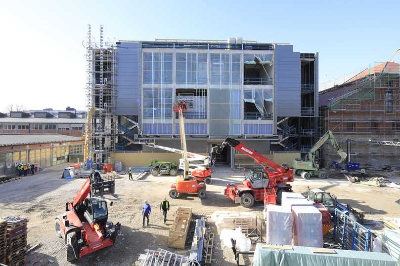 Der Interims-Gasteig in der Bauphase: Die engen Platzverhältnisse machten eine besonders ausgeklügelte Logistik erforderlich. | Foto: Nüssli Gruppe/Manfred Jahreiss Der Interims-Gasteig in der Bauphase: Die engen Platzverhältnisse machten eine besonders ausgeklügelte Logistik erforderlich. | Foto: Nüssli Gruppe/Manfred Jahreiss