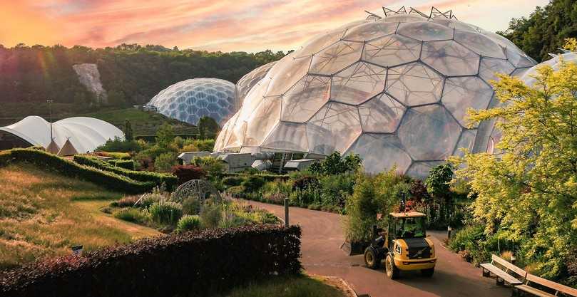 Mit ihrem futuristischen Erscheinungsbild diente "Eden Project" schon als „James Bond“-Filmkulisse. | Foto: Volvo CE Mit ihrem futuristischen Erscheinungsbild diente "Eden Project" schon als „James Bond“-Filmkulisse. | Foto: Volvo CE