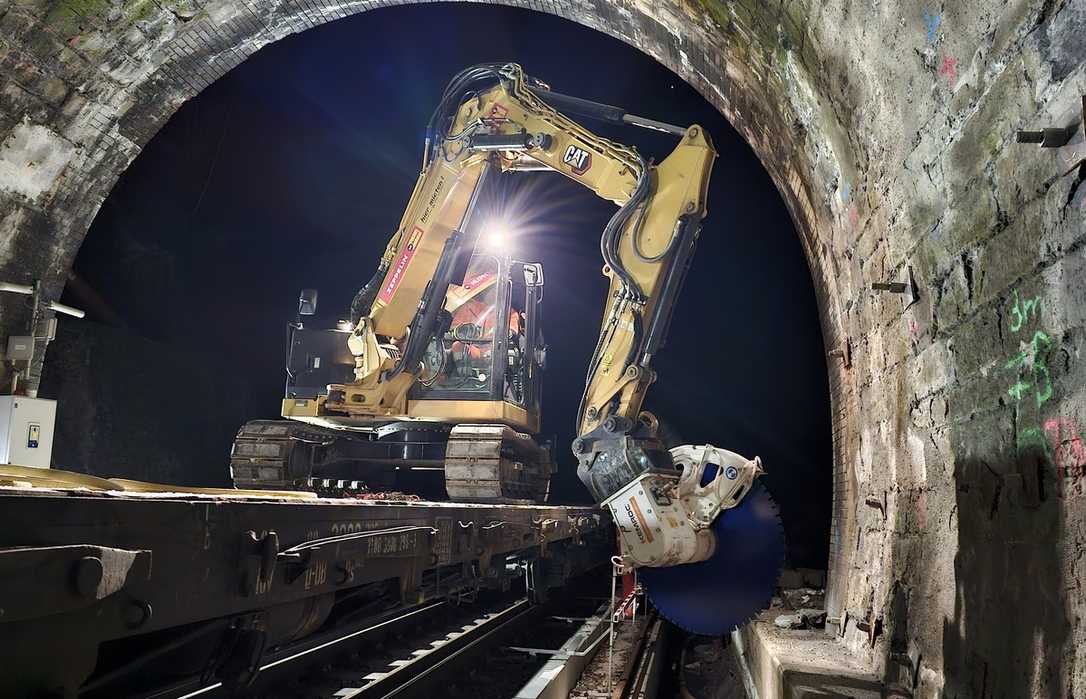 Kemroc-Diamantsäge KDS 30 bei Rückbau von Kabelkanälen im Elleringhauser Tunnel Kemroc-Diamantsäge KDS 30 bei Rückbau von Kabelkanälen im Elleringhauser Tunnel