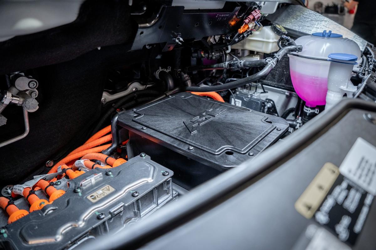 Wo einst der Diesel saß, befindet sich jetzt die Leistungselektronik. | Foto: ABT e-Line GmbH Wo einst der Diesel saß, befindet sich jetzt die Leistungselektronik. | Foto: ABT e-Line GmbH