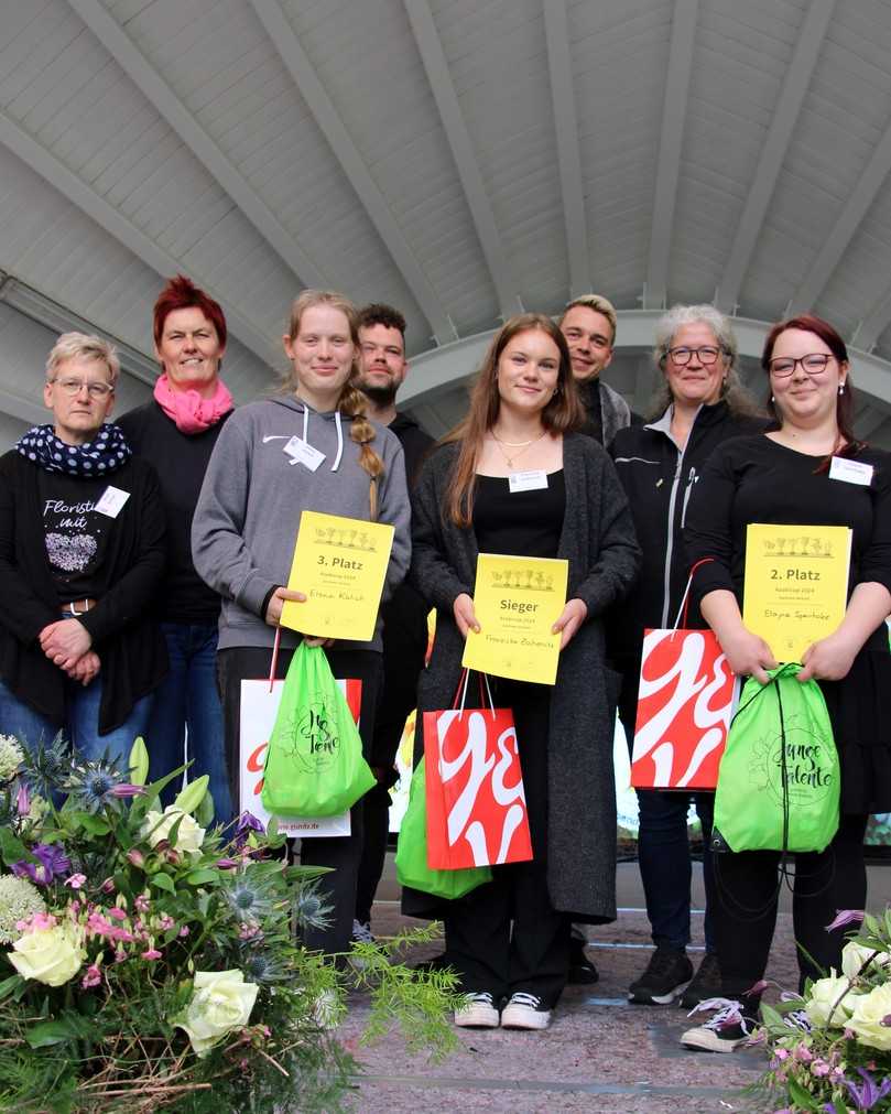 Kreative Floristik-Talente aus Sachsen-Anhalt traten auf der Landesgartenschau in Bad Dürrenberg bei einem Azubi-Wettbewerb gegeneinander an. | Foto: Sabine Krems-Jany Kreative Floristik-Talente aus Sachsen-Anhalt traten auf der Landesgartenschau in Bad Dürrenberg bei einem Azubi-Wettbewerb gegeneinander an. | Foto: Sabine Krems-Jany