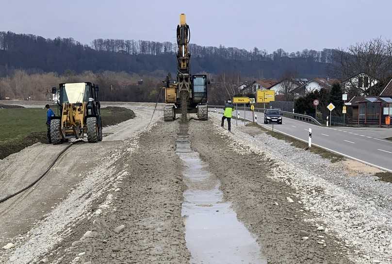 Auch an der Alz in Burgkirchen (Deutschland) wurden Abdichtmaßnahmen mittels KSI im FMI-Verfahren für einen Hochwasserschutzdamm ausgeführt. | Foto: Kemsolid Auch an der Alz in Burgkirchen (Deutschland) wurden Abdichtmaßnahmen mittels KSI im FMI-Verfahren für einen Hochwasserschutzdamm ausgeführt. | Foto: Kemsolid
