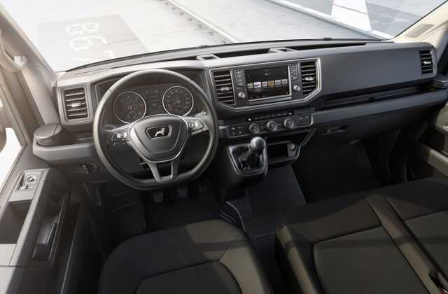 VW-Cockpit mit Löwen-Lenkrad: Wie es um die Ausstattungsmöglichkeiten und Preise steht, haben die beiden Anbieter noch nicht mitgeteilt. | Fotos: MAN VW-Cockpit mit Löwen-Lenkrad: Wie es um die Ausstattungsmöglichkeiten und Preise steht, haben die beiden Anbieter noch nicht mitgeteilt. | Fotos: MAN