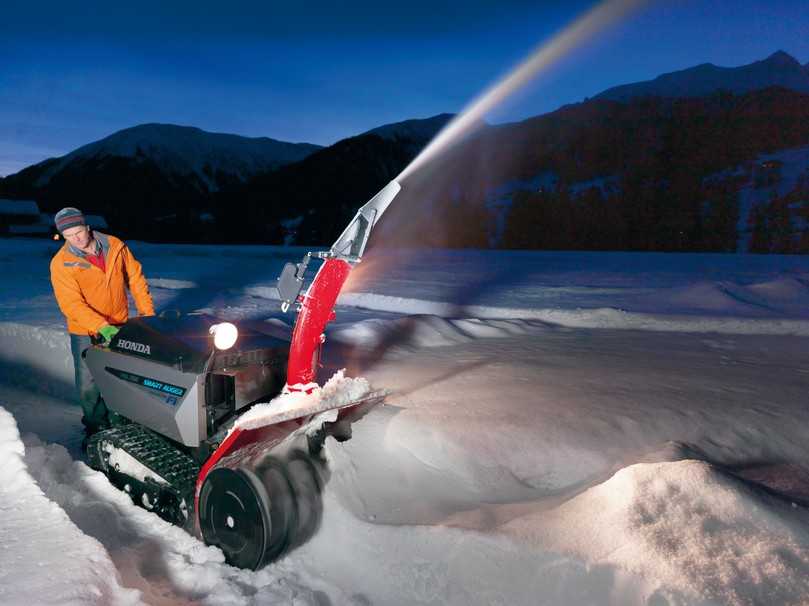 Die Schneefräse Honda HSL 2511 wurde für den professionellen Einsatz entwickelt und erbringt selbst in großen Höhen beeindruckende Schneeräumleistungen. | Foto: Honda Die Schneefräse Honda HSL 2511 wurde für den professionellen Einsatz entwickelt und erbringt selbst in großen Höhen beeindruckende Schneeräumleistungen. | Foto: Honda