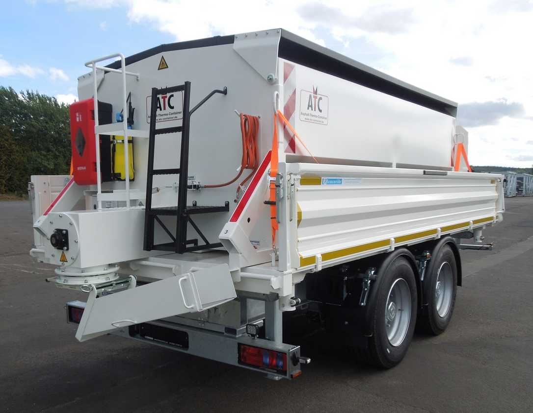 Nordbau 2024: Blomenröhr stellt Dreiseitenkipper für den Asphalt-Transport vor Nordbau 2024: Blomenröhr stellt Dreiseitenkipper für den Asphalt-Transport vor