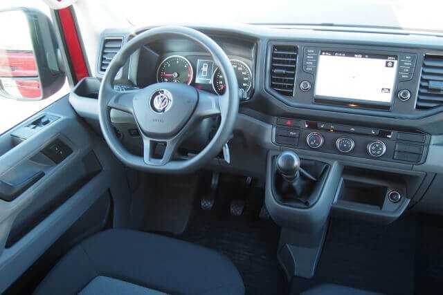 Einfach einsteigen und losfahren: Selbst Crafter-Novizen am Steuer kommen mit dem neuen VW-Großtransporter zurecht. Einfach einsteigen und losfahren: Selbst Crafter-Novizen am Steuer kommen mit dem neuen VW-Großtransporter zurecht.