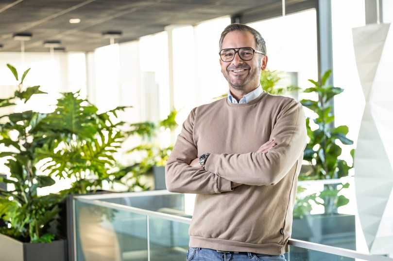 "Wir sind stolz darauf, unser neues modulares Anlagenkonzept präsentieren zu können, welches unseren Kunden weltweit eine bisher nie dagewesene Flexibilität und Effizienz bei der UV-Aushärtung bietet", sagt Sales Director Philipp Martin. | Foto: Relineeurope "Wir sind stolz darauf, unser neues modulares Anlagenkonzept präsentieren zu können, welches unseren Kunden weltweit eine bisher nie dagewesene Flexibilität und Effizienz bei der UV-Aushärtung bietet", sagt Sales Director Philipp Martin. | Foto: Relineeurope