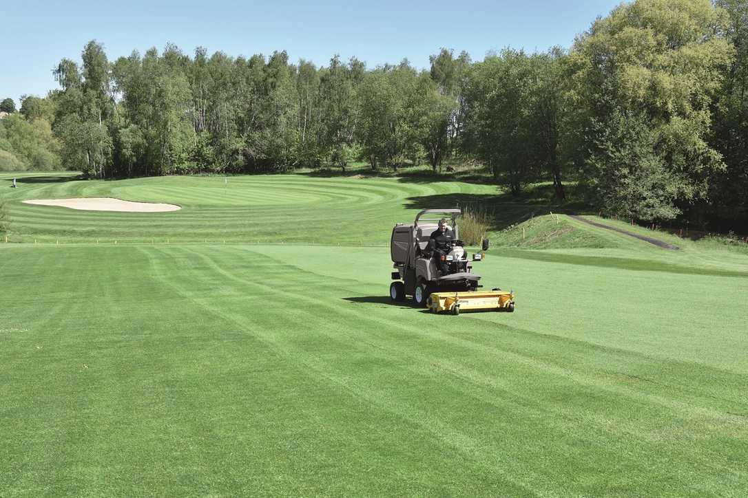 Müthing Schlegelmulcher spielen Stärken auch in Golf- und Sportplatzpflege aus Müthing Schlegelmulcher spielen Stärken auch in Golf- und Sportplatzpflege aus