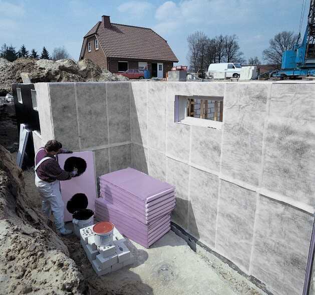Perimeterdämmung: Dränschicht und Dämmung in einer Platte Perimeterdämmung: Dränschicht und Dämmung in einer Platte