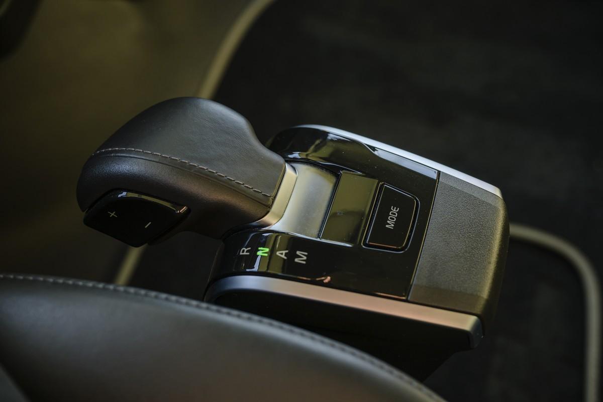 Schaltung heute: Kleiner Knauf statt dickem Knüppel für das I-Shift-Getriebe. | Foto: Quatex Schaltung heute: Kleiner Knauf statt dickem Knüppel für das I-Shift-Getriebe. | Foto: Quatex