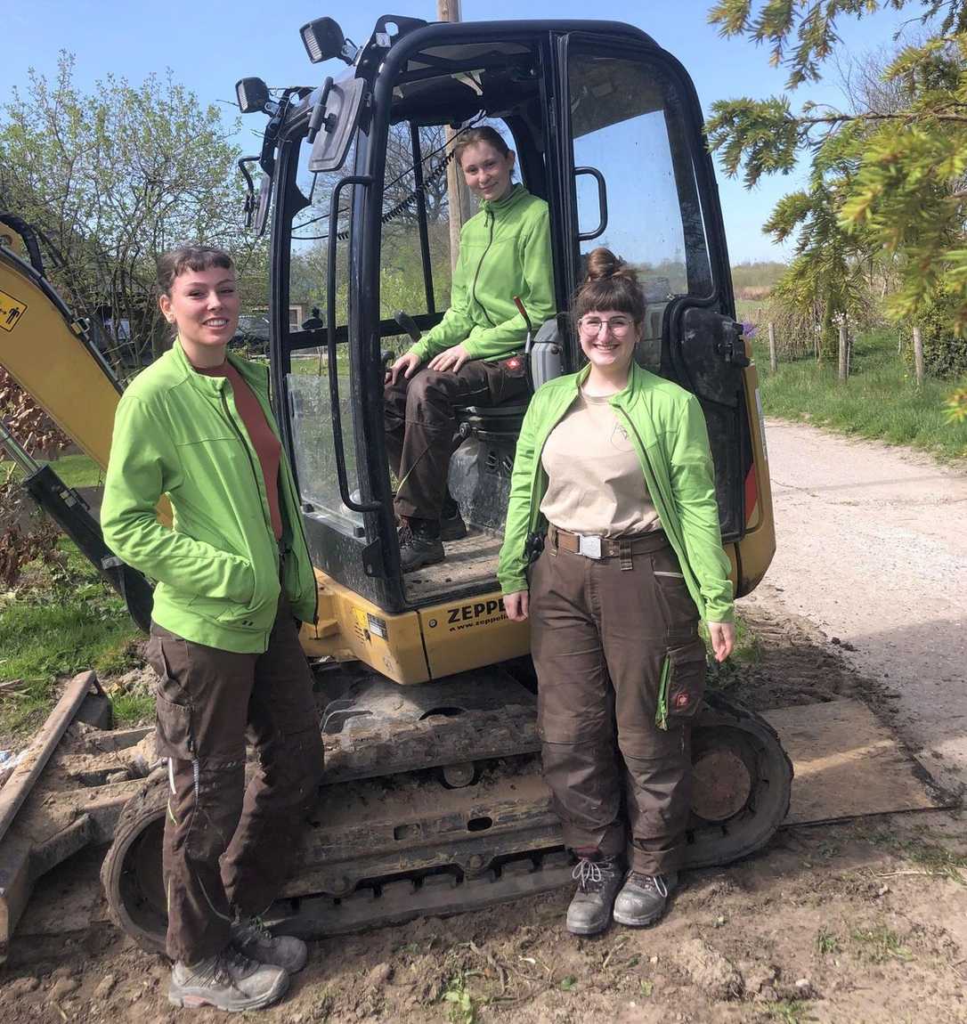 Galabau-Betrieb mit Frauenpower auf der Baustelle Galabau-Betrieb mit Frauenpower auf der Baustelle